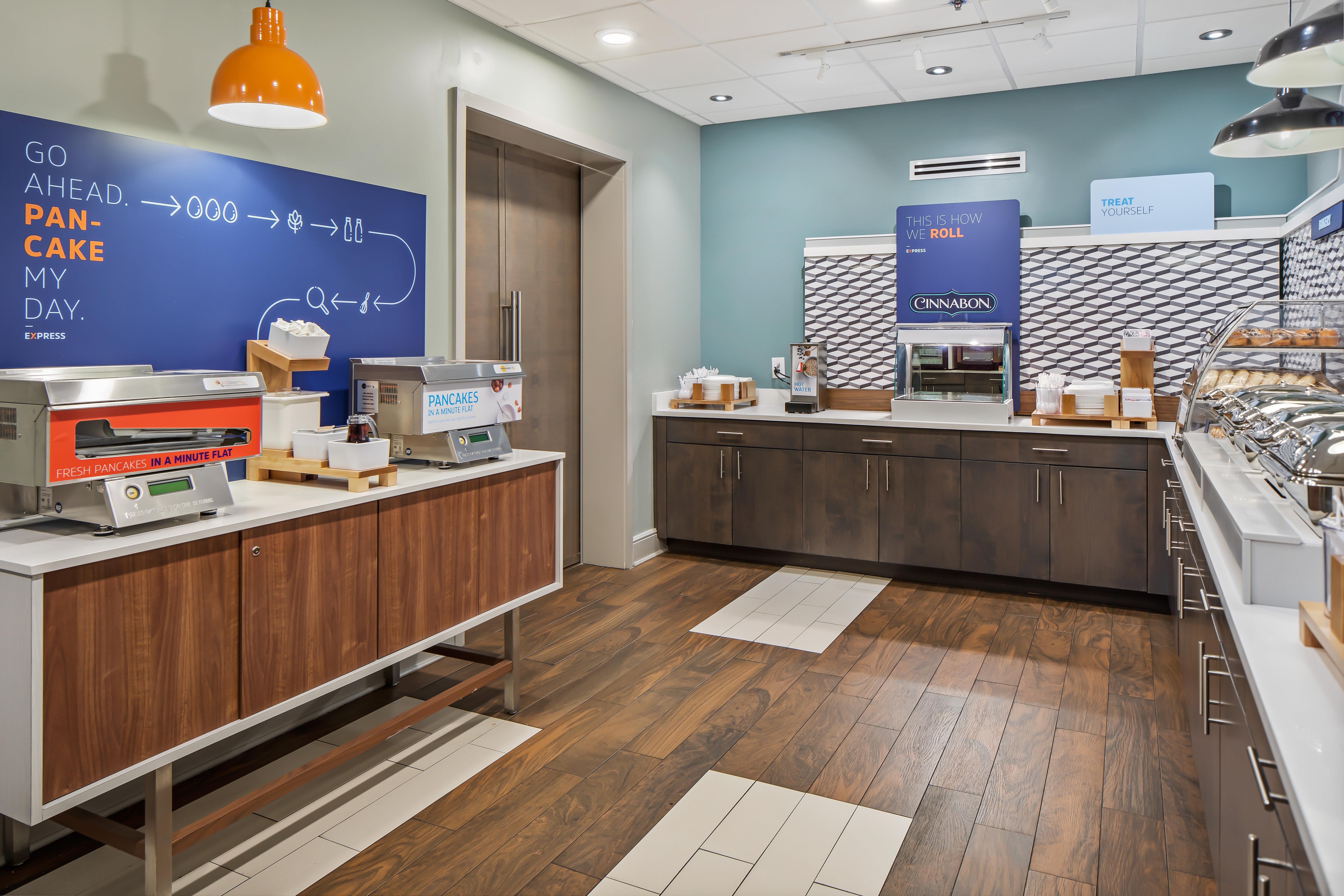 Holiday Inn Express Atlanta Airport-College Park By Ihg Bagian luar foto